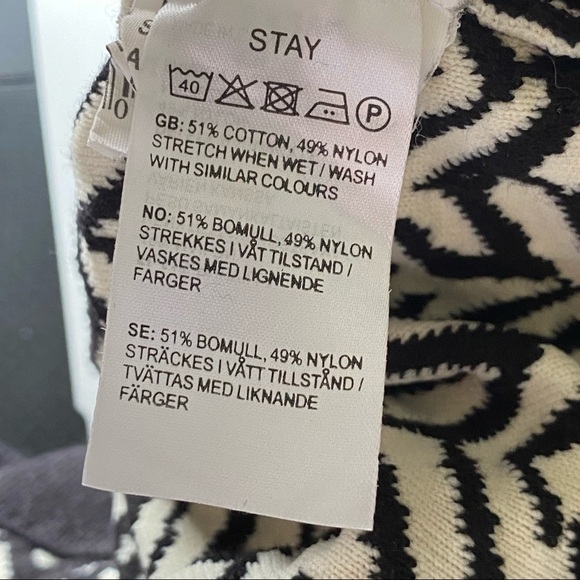 STAY Scandinavian Esthetics B&W Chevron Sweater XS - Picture 6 of 8